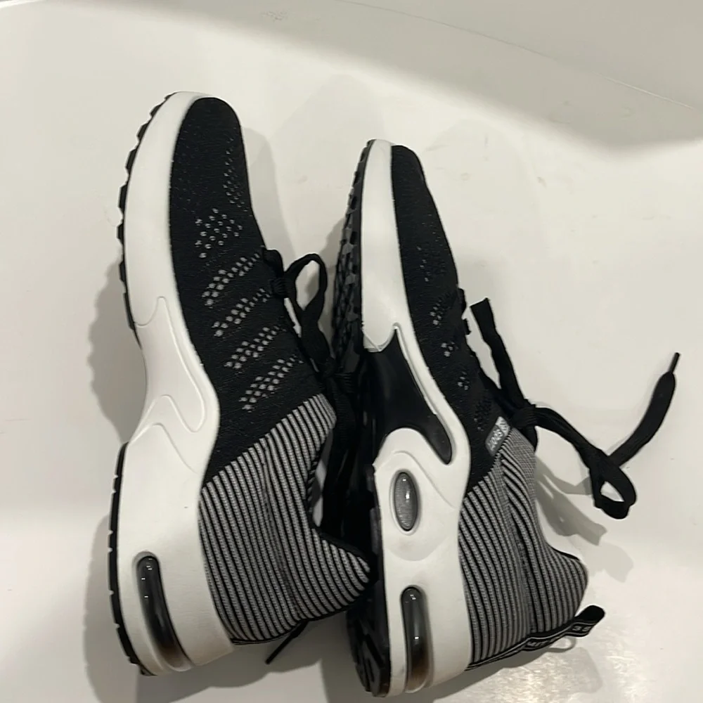 Sport XBC Men's Black & White Athletic Shoes Size 10